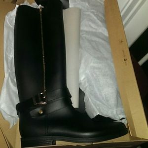 Dirty Laundry rain boots