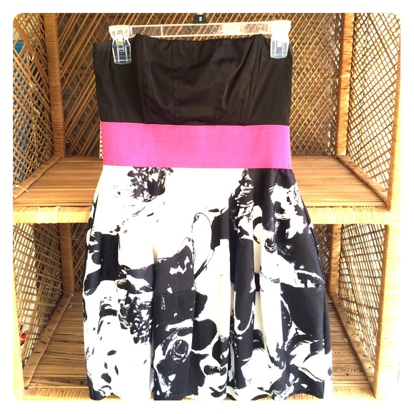Adorable summer dress.