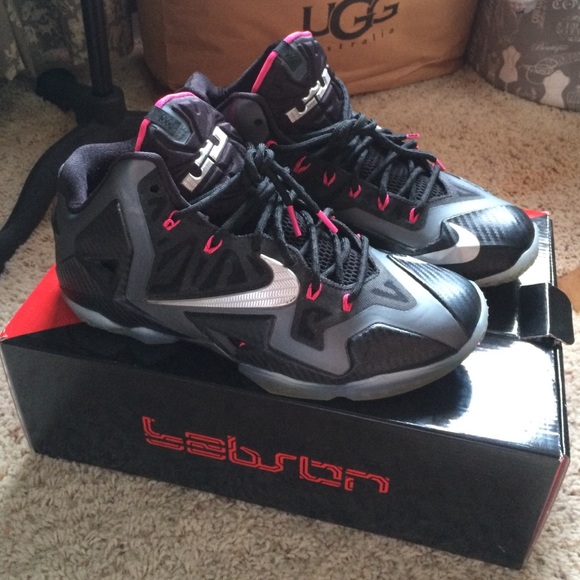 Nike Shoes - LEBRON XI