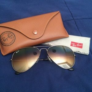 🚫SOLD🚫Authentic Ray-Ban Aviator