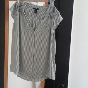 Black and white stripe top