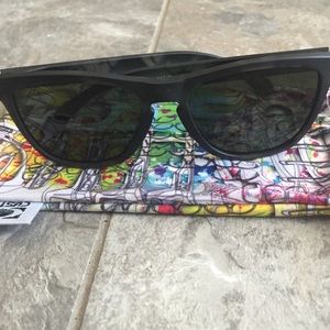 NEED TO GO ASAP! Black/Grey Oakley Frogskins