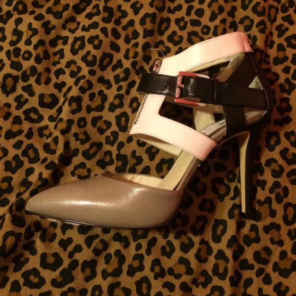 Michael Kors Anya Back Zip Heels - Picture 2 of 4