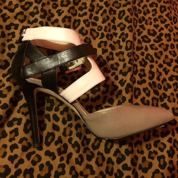 Michael Kors Anya Back Zip Heels - Picture 3 of 4