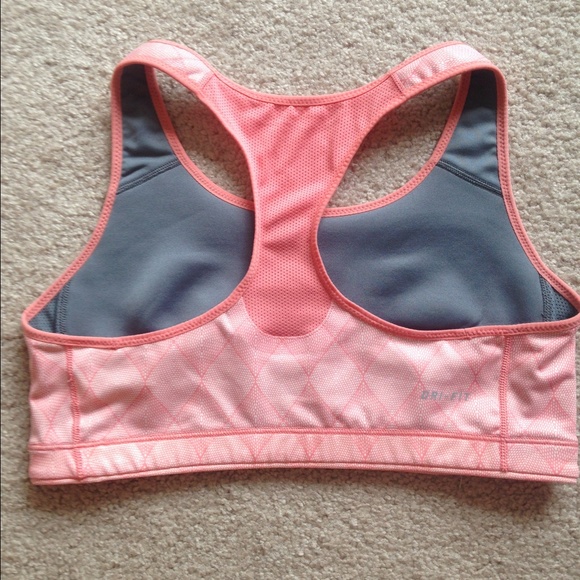 Nike dri fit sports bra - Picture 2 of 4