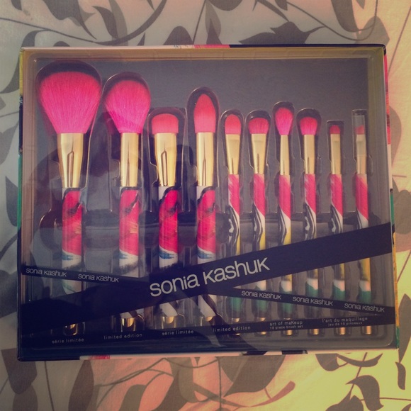 Sephora Accessories - Sonia Kashuk Limited Edition Brush Set