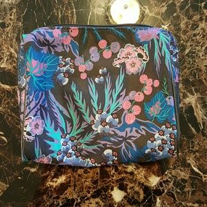 Estee Lauder Make up bag