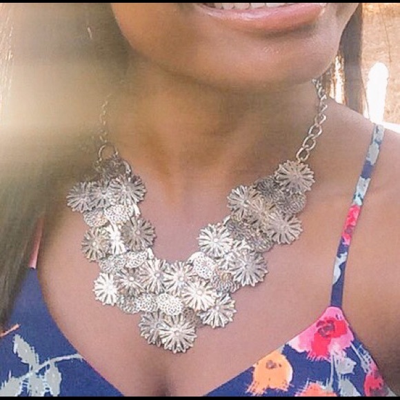 Forever 21 Accessories - Gold f21 floral necklace