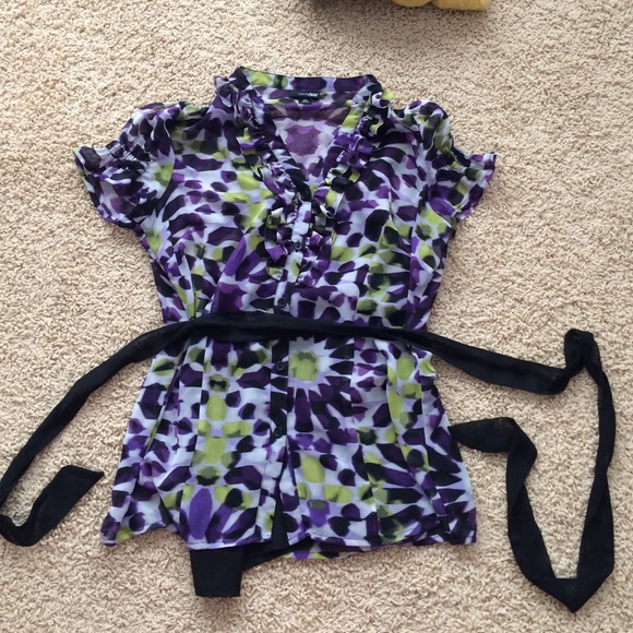 Beautiful flowered blouse - Picture 1 of 4