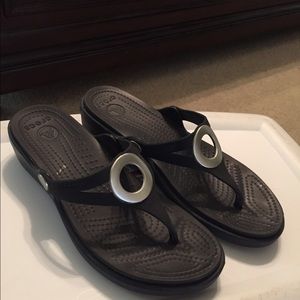 Croc Sanrah Wedge flip flop size 7