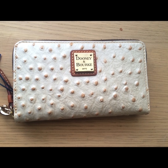 Dooney & bourke wallet