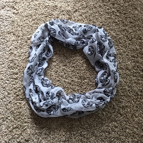 White & Black Skulls Infinity Scarf