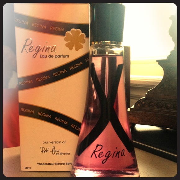 I'm selling a perfume by Rihanna💕😍
