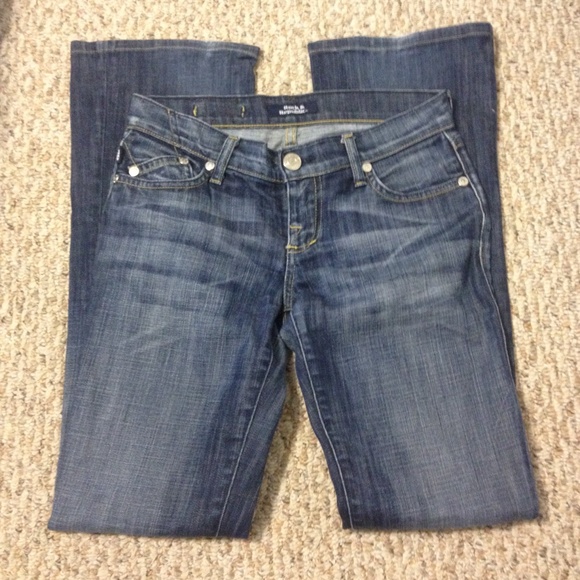 EUC Rock & Republic Low Rise Bootcut Dark Wash Jeans Size 25 - Saks Exclusive - Picture 2 of 4