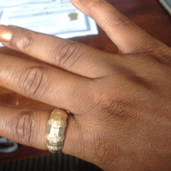 Gold ring - Picture 2 of 4