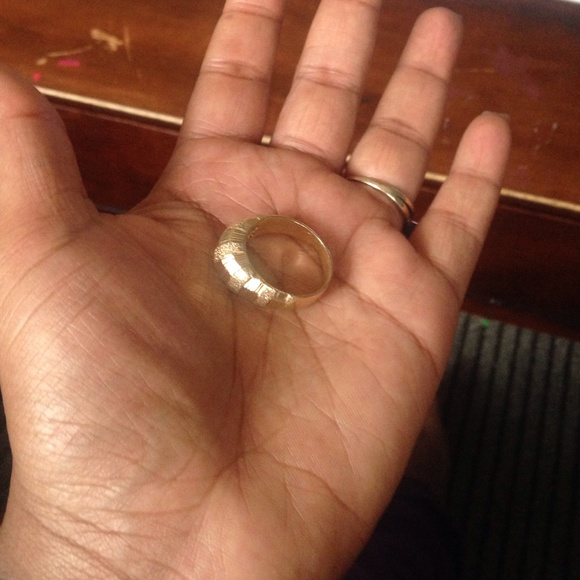 Gold ring - Picture 3 of 4