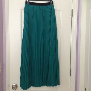 NWOT pleated maxi skirt - S or M