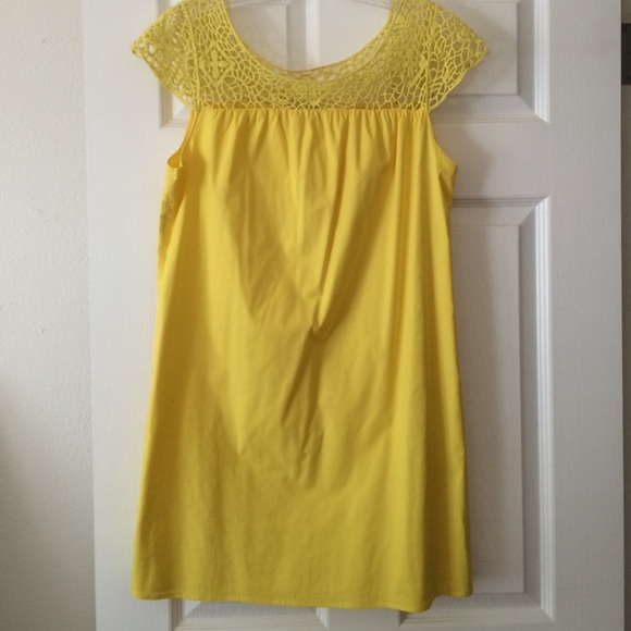 Lovely yellow summer shift dress