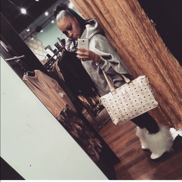 BEARPAW BOOTS ONLY WORN ONCE!