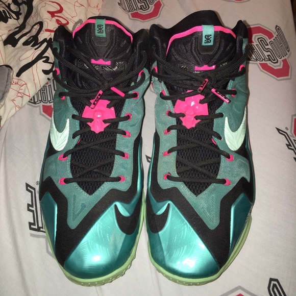 Lebron 11 - Picture 1 of 4