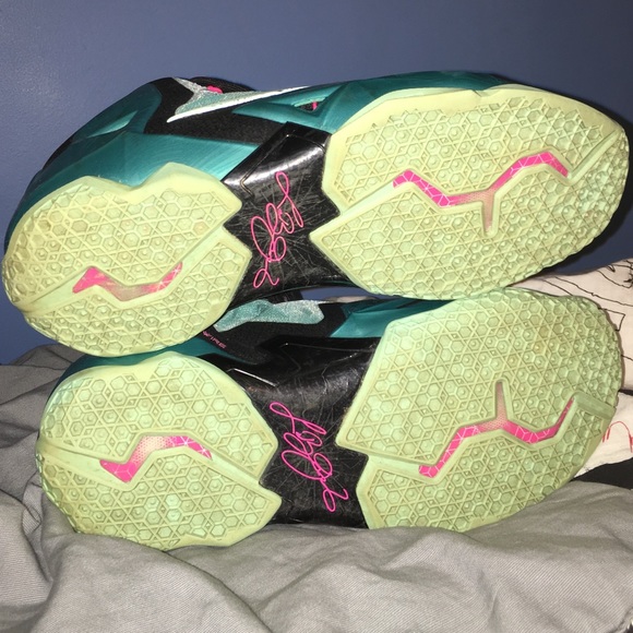 Lebron 11 - Picture 2 of 4