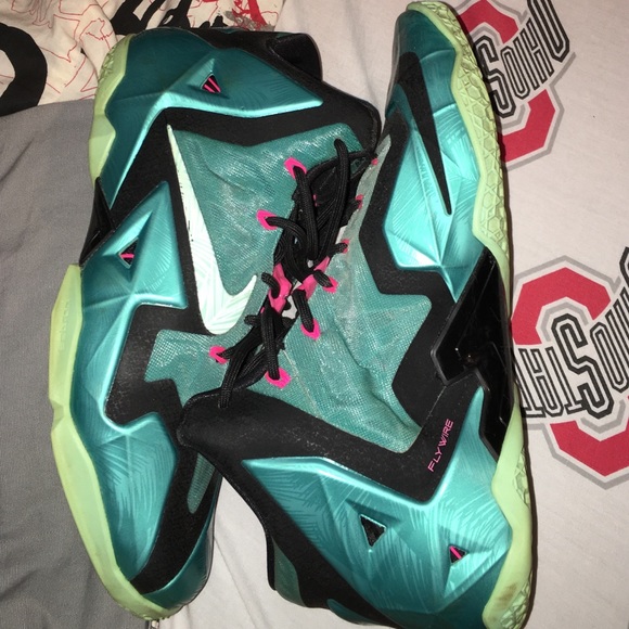 Lebron 11 - Picture 3 of 4