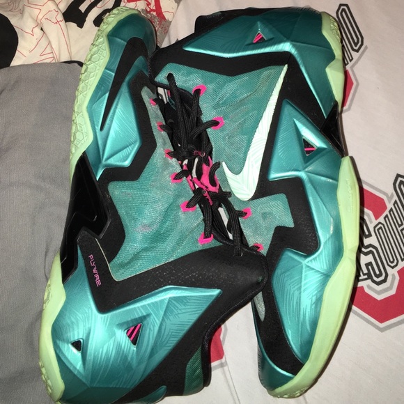 Lebron 11 - Picture 4 of 4