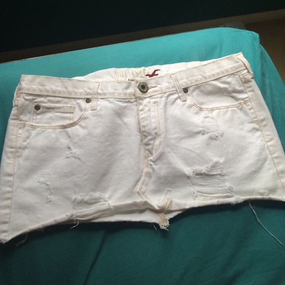 white miny skirt