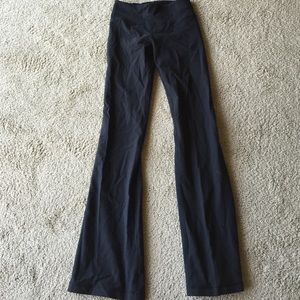 Size 4 black reversible lululemon groove pants