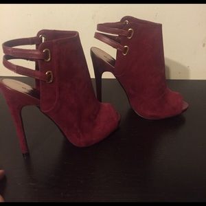 Suede burgundy Heels