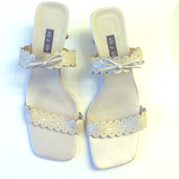 Cute beige sandal with small heel.