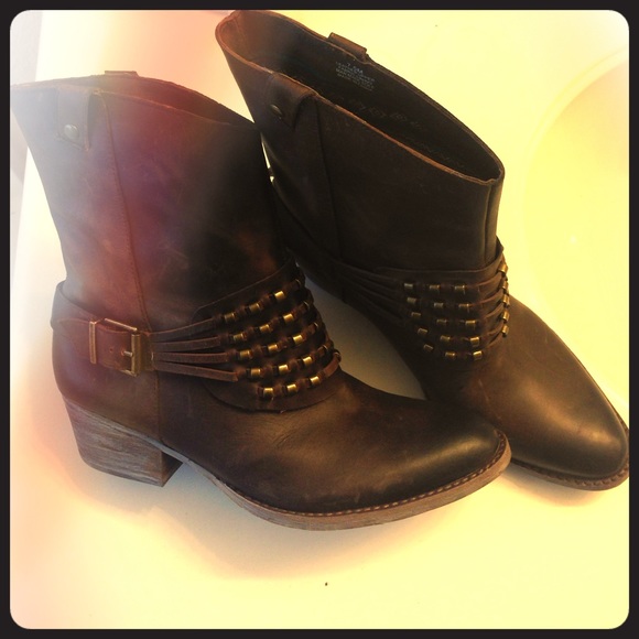 Really cute cowgirl booties