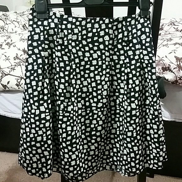 High Waisted Black and White Skirt