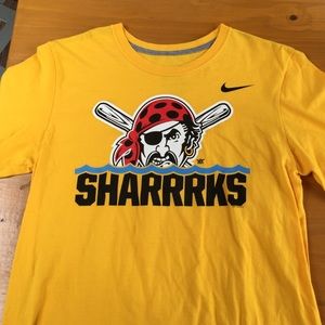 Nike regular fit T-Shirt. Pittsburgh Pirates Large