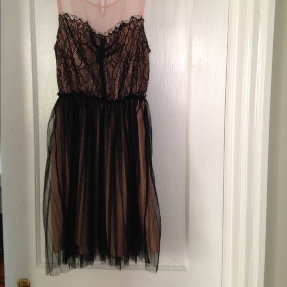 Lace cocktail dress - Picture 2 of 4