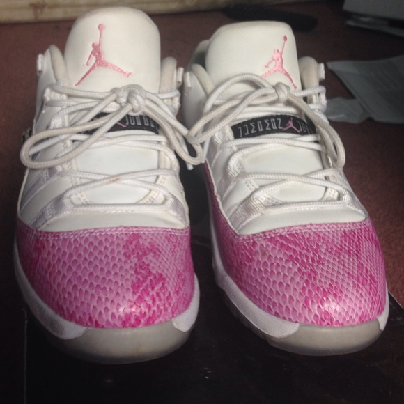Jordan 11 snakeskin size 3y 💕💕 - Picture 4 of 4