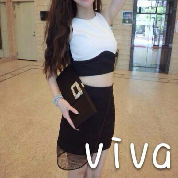 *New* black & white two-piece crop top and skirt - Picture 1 of 2