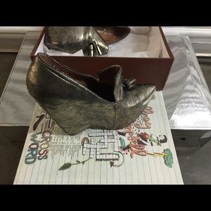 Jeffrey Campbell platform heels in metallic!