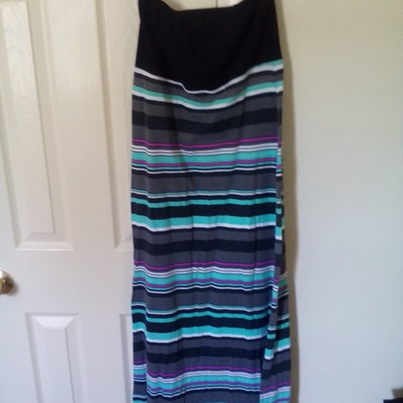 Hurley Dresses & Skirts - Hurley Striped maxi dress