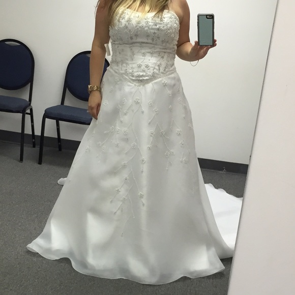 MUST GO.   Wedding, formal, pageant  dress