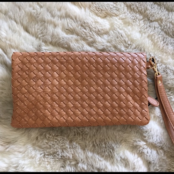 Urban Expressions woven clutch! - Picture 3 of 4