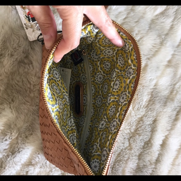 Urban Expressions woven clutch! - Picture 4 of 4