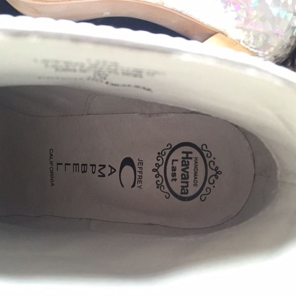 💥SOLD💥Holographic Lita - Picture 3 of 3