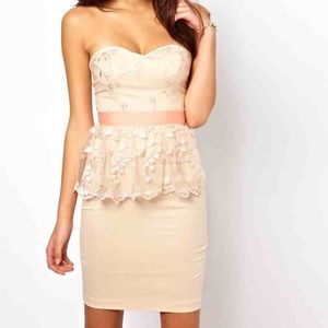 HOST PICK🎉💖 Elise Ryan Embroidered Lace Peplum🎀