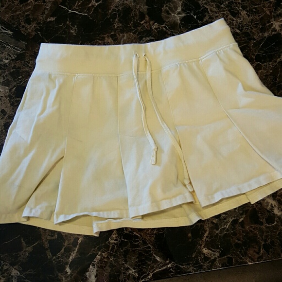 Light yellow Aeropostale skort
