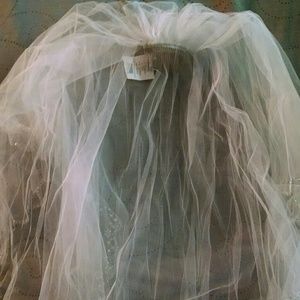 NWT Mid length bridal veil!
