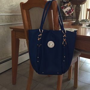 Imitation Michael Kors handbag final price drop