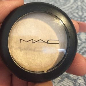 Mac cream colour base