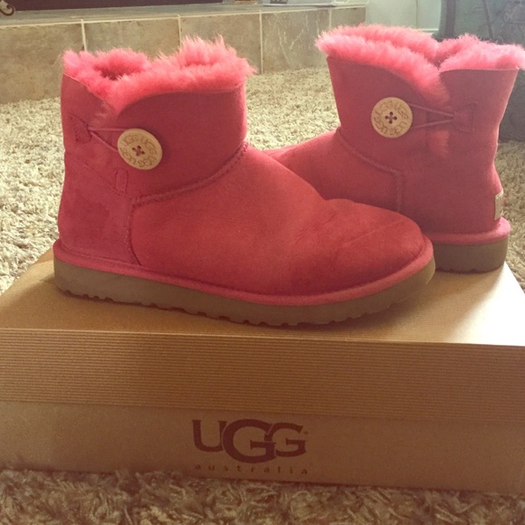 💥On hold for @blair_j 💥Mini Bailey Button Uggs