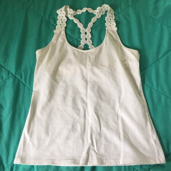 ❌SOLD❌White Bra Tank with crochet detail 👚